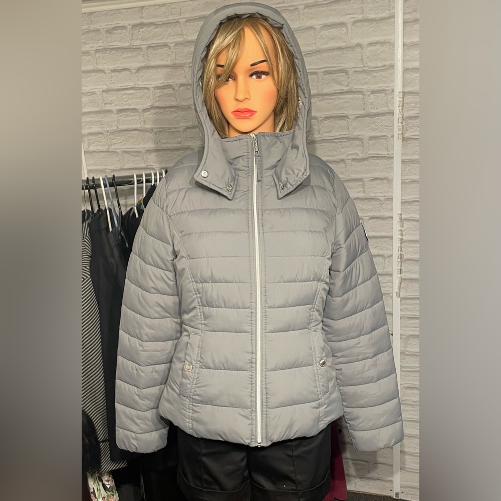 Hollister Women's Light Gray Puffer Jacket